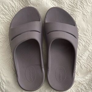 Nearly new Oofos slip-ons mauve